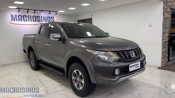 MITSUBISHI L200 TRITON 2.4 16V TURBO DIESEL SPORT HPE-S CD 4P 4X4 AUTOMÁTICO MITSUBISHI L200 TRITON 2.4 16V TURBO DIESEL SPORT HPE-S CD 4P 4X4 AUTOMÁTICO
